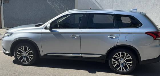 MITSUBISHI OUTLANDER 2.0 COMFORT 16V GASOLINA 4P AUTOMÁTICO MITSUBISHI OUTLANDER 2.0 COMFORT 16V GASOLINA 4P AUTOMÁTICO